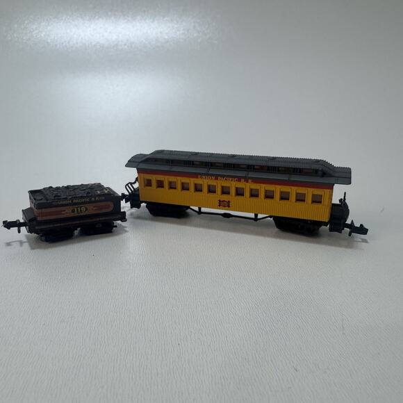 Vintage Union Pacific 119 Coal Tender Passenger Car HO Scale Train Model Lot - Picture 1 of 6